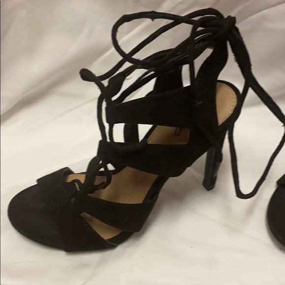 Black strap up heels - Picture 4 of 5